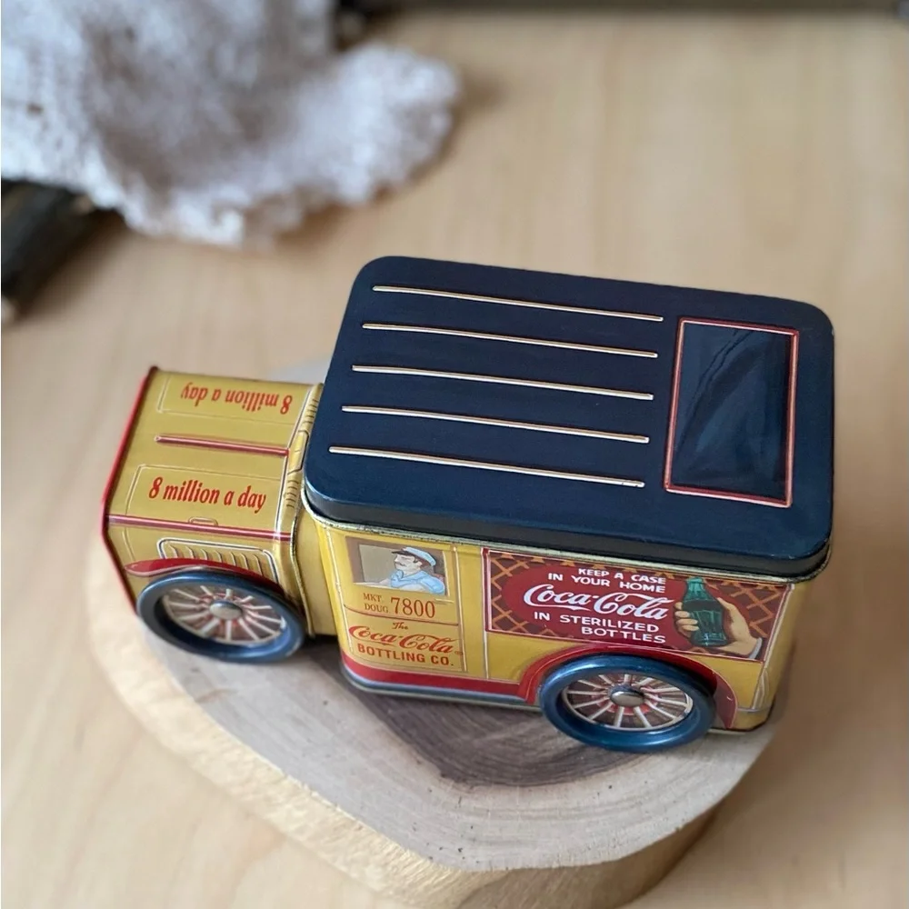 Coca-Cola Classic Vintage Tin Delivery Truck - Picture 6 of 7